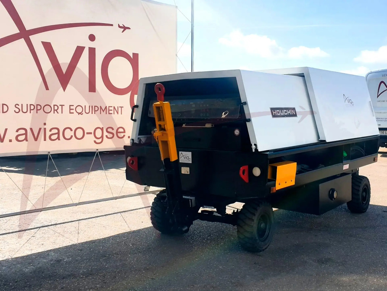 HOUCHIN C690 - Bodenstromaggregat: das Bild 3 HOUCHIN C690 - Bodenstromaggregat: das Bild 3