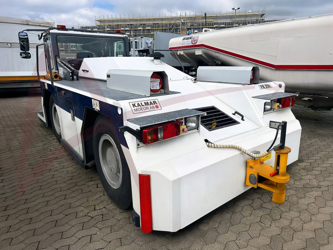 KALMAR MOTOR AB FB250 - Flugzeugschlepper: das Bild 2 KALMAR MOTOR AB FB250 - Flugzeugschlepper: das Bild 2