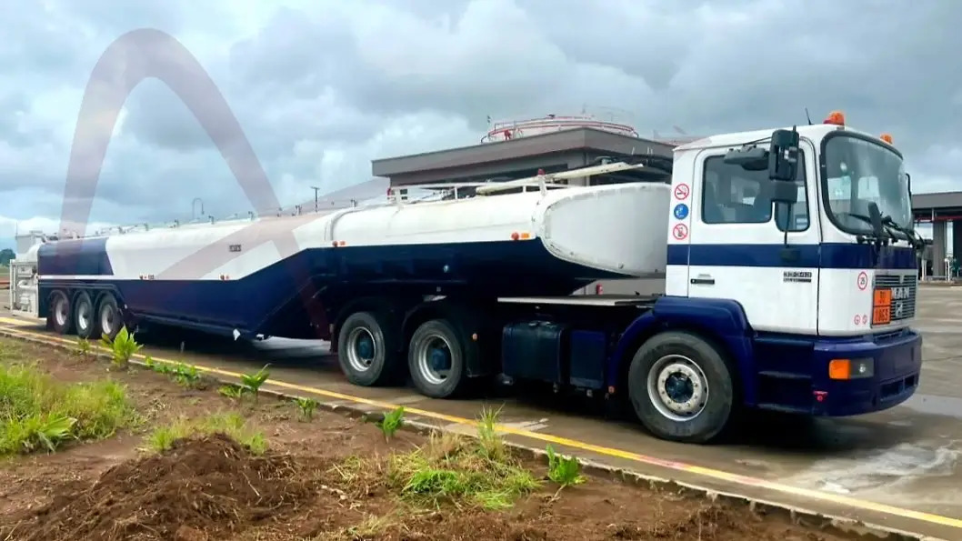 MAN 33-343 - Tankwagen: das Bild 2 MAN 33-343 - Tankwagen: das Bild 2