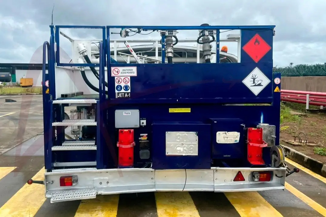 MAN 33-343 - Tankwagen: das Bild 3 MAN 33-343 - Tankwagen: das Bild 3