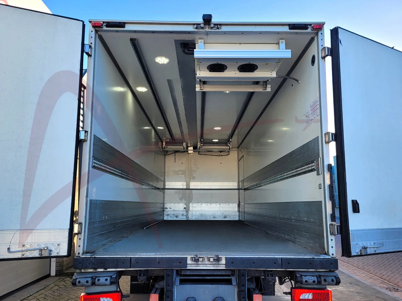 SCANIA P250 - Koffer LKW: das Bild 3 SCANIA P250 - Koffer LKW: das Bild 3