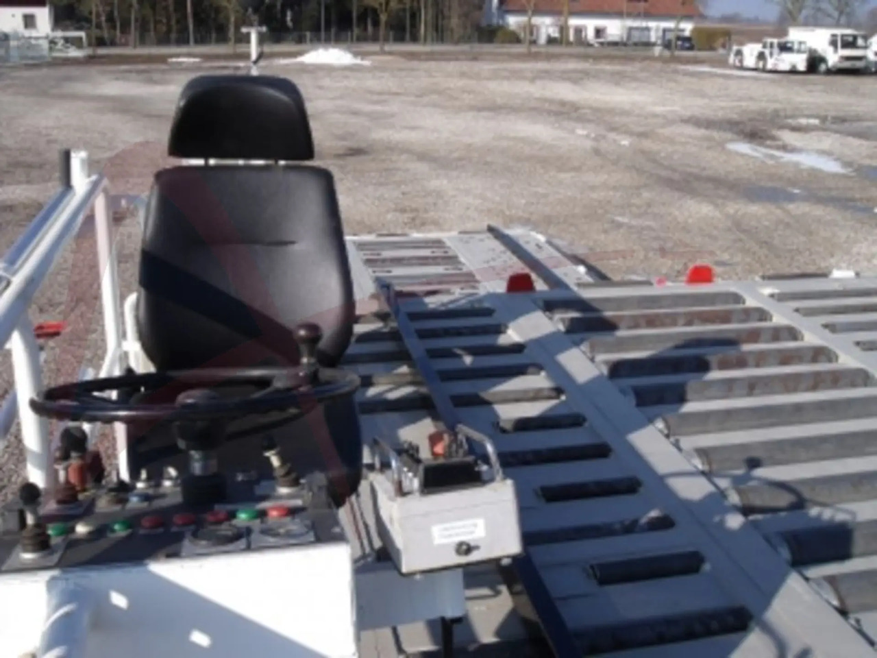 TREPEL PCL200/56 - Flugzeuglader: das Bild 3 TREPEL PCL200/56 - Flugzeuglader: das Bild 3