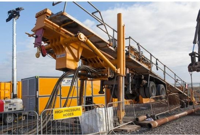 Heavy dril rig 10 ton, including 60 drill rod !! - Bohrgerät: das Bild 1 Heavy dril rig 10 ton, including 60 drill rod !! - Bohrgerät: das Bild 1