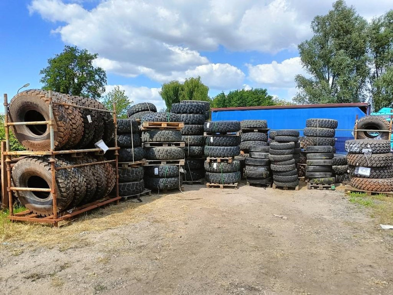 Michelin continental band 13R22.5 , 315/80R22.5 , 13R22,5 l - Felgen und Reifen für Baumaschine: das Bild 1 Michelin continental band 13R22.5 , 315/80R22.5 , 13R22,5 l - Felgen und Reifen für Baumaschine: das Bild 1