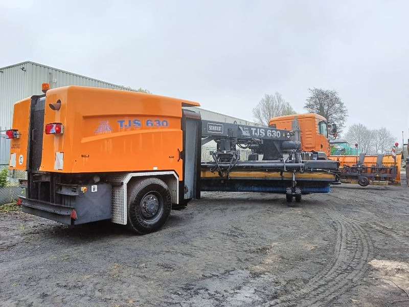 Schmidt TSJ630 man runway snow cleaning sneeuwschuif 2008 - Schneepflug für Landmaschine: das Bild 2 Schmidt TSJ630 man runway snow cleaning sneeuwschuif 2008 - Schneepflug für Landmaschine: das Bild 2