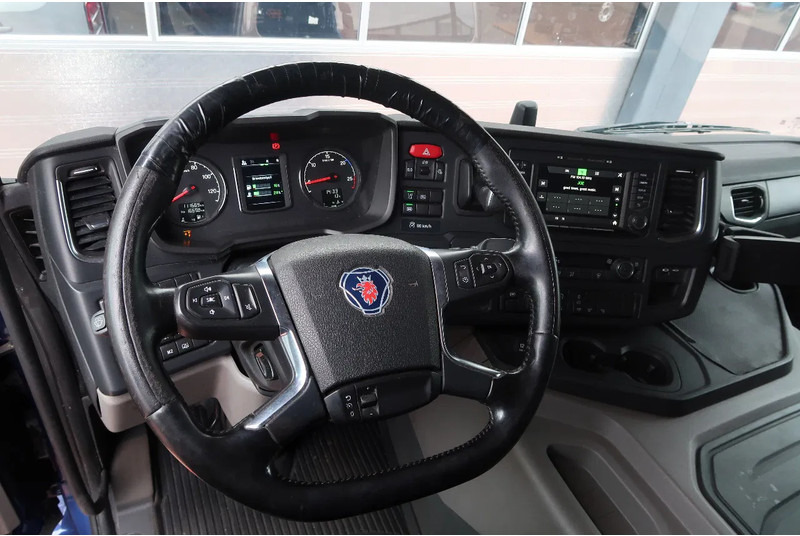 Scania P500 6x2/ FULL AIR/ HYDRAULIC/ LEATHER/ 2.950 WB/ DIFF LOCK/ SLIDE DISH - Sattelzugmaschine: das Bild 2 Scania P500 6x2/ FULL AIR/ HYDRAULIC/ LEATHER/ 2.950 WB/ DIFF LOCK/ SLIDE DISH - Sattelzugmaschine: das Bild 2