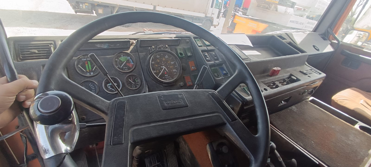 VOLVO F10 - LKW: das Bild 5 VOLVO F10 - LKW: das Bild 5