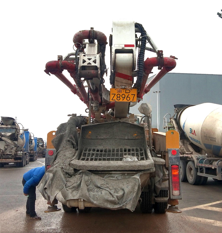 XCMG Official Concrete Machinery HB37V 37m Used Concrete Pump Truck With High Quality - Betonpumpe: das Bild 4 XCMG Official Concrete Machinery HB37V 37m Used Concrete Pump Truck With High Quality - Betonpumpe: das Bild 4