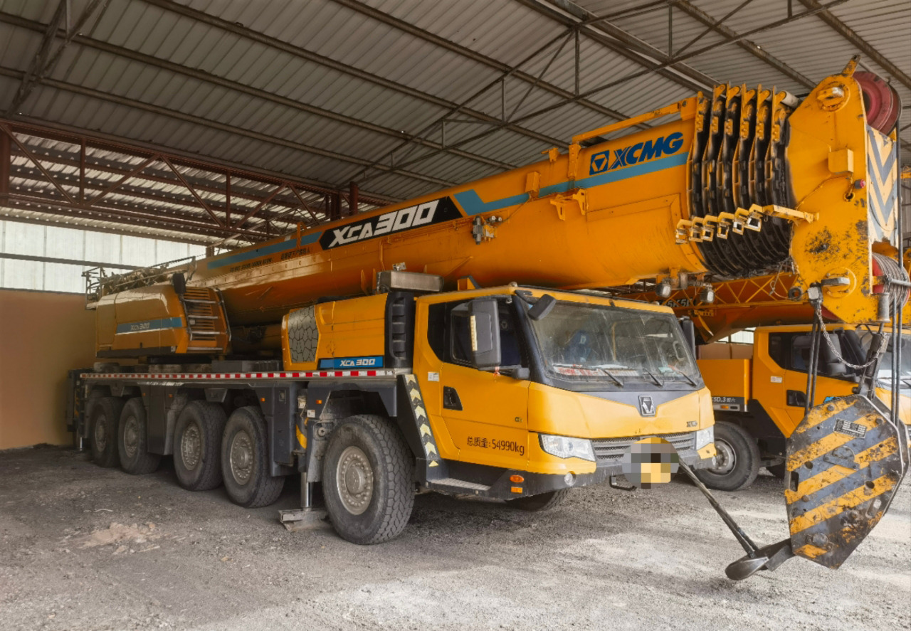XCMG Official Second Hand 220 Ton Mobile Crane XCA220 Lifting All Terrain Crane Cheap Price - All-Terrain Kran: das Bild 2 XCMG Official Second Hand 220 Ton Mobile Crane XCA220 Lifting All Terrain Crane Cheap Price - All-Terrain Kran: das Bild 2