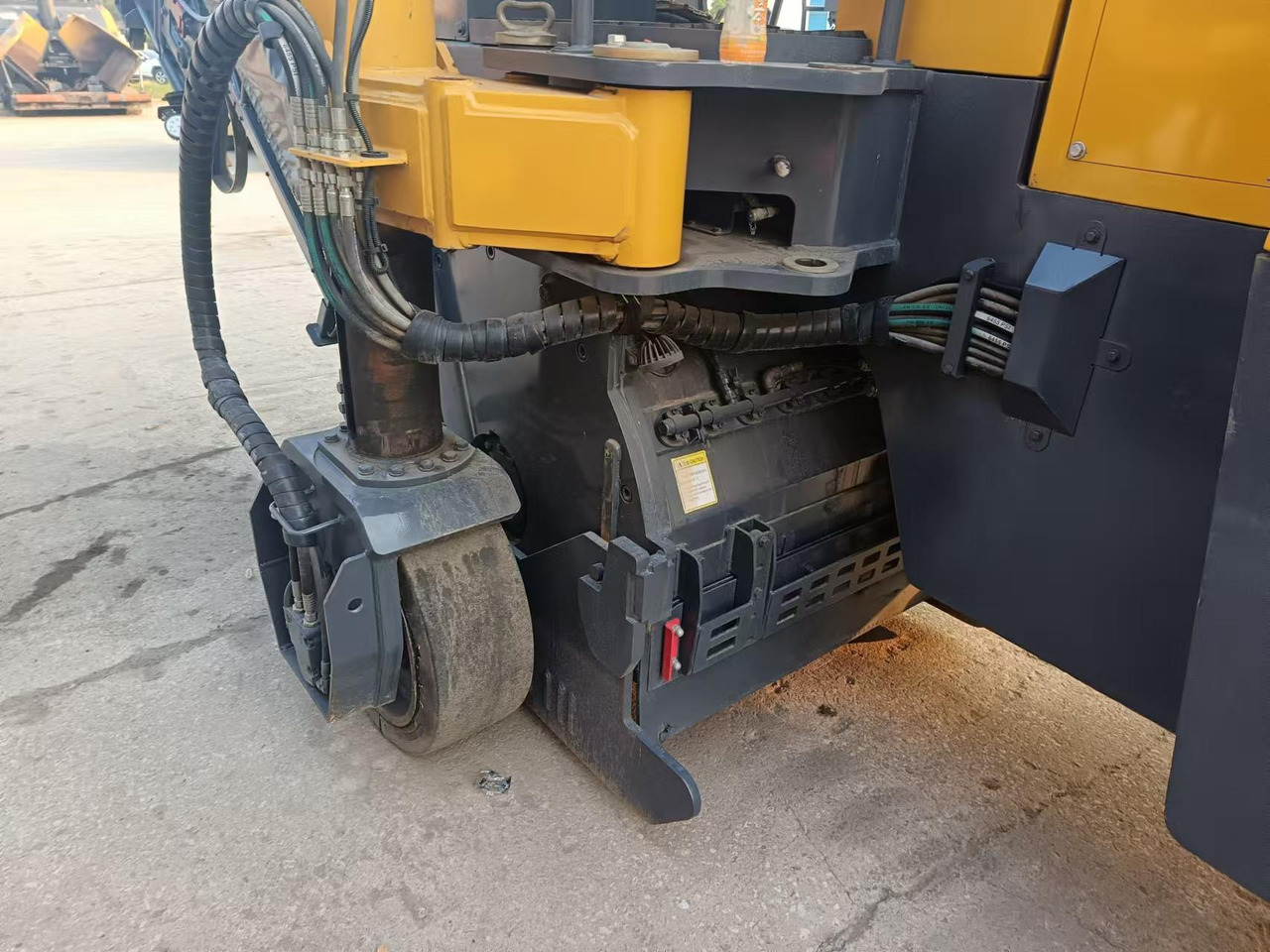 XCMG Official Used Road Asphalt Milling Machine XM1005K Asphalt Cold Planer Machine Price For Sale - Kaltfräse: das Bild 5 XCMG Official Used Road Asphalt Milling Machine XM1005K Asphalt Cold Planer Machine Price For Sale - Kaltfräse: das Bild 5