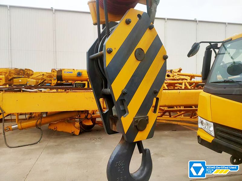 XCMG QY180K5C 180ton second hand truck crane for sale - Mobilkran: das Bild 4 XCMG QY180K5C 180ton second hand truck crane for sale - Mobilkran: das Bild 4