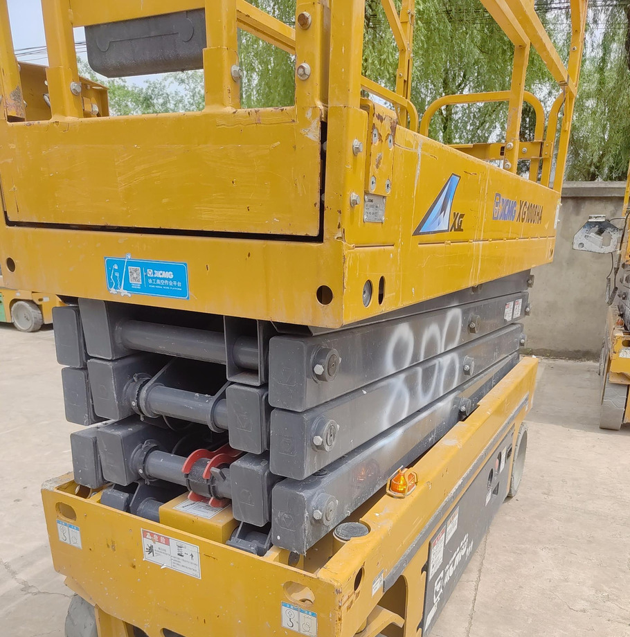 XCMG XG1008HA 10m used lifting machine platform scissor lift - Scherenbühne: das Bild 4 XCMG XG1008HA 10m used lifting machine platform scissor lift - Scherenbühne: das Bild 4
