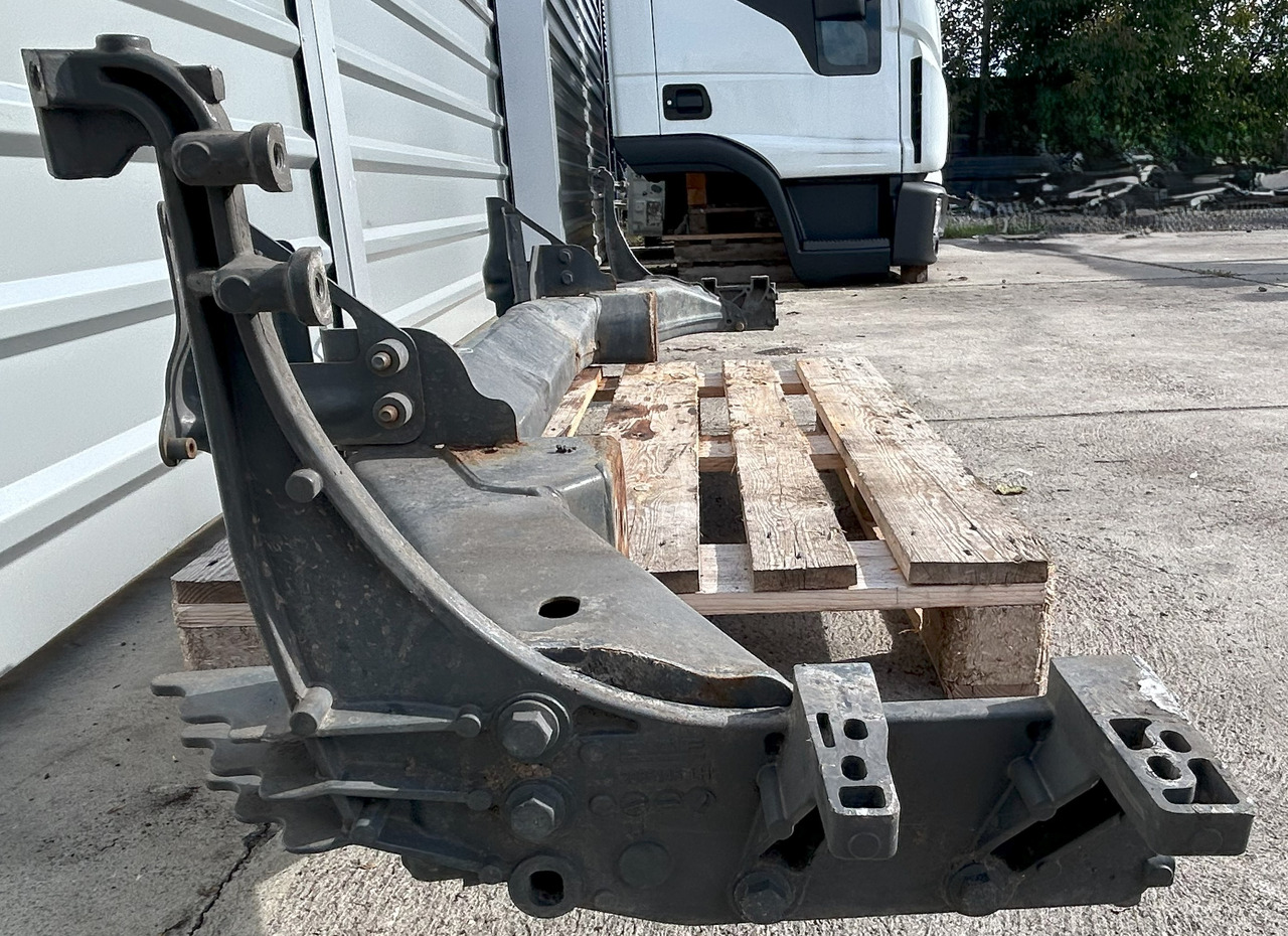 DAF CF EURO 6 BUMPER BEAM WITH STEP BRACKETS - Stoßstange: das Bild 3 DAF CF EURO 6 BUMPER BEAM WITH STEP BRACKETS - Stoßstange: das Bild 3