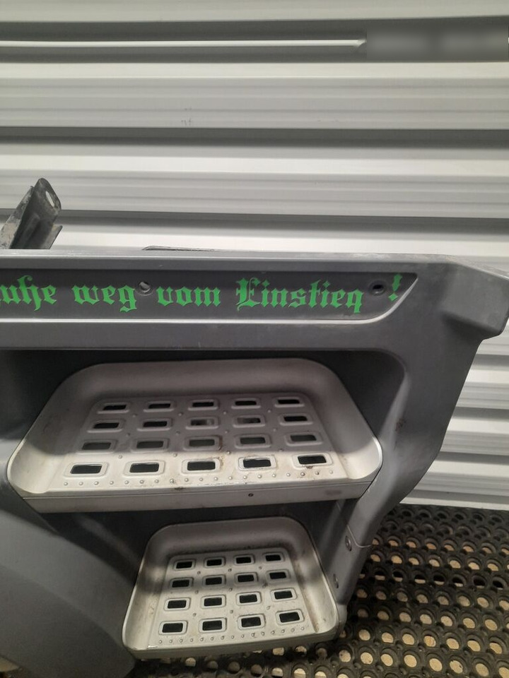 DAF XF 106 1835024 RH DAF - Trittbrett für LKW: das Bild 4 DAF XF 106 1835024 RH DAF - Trittbrett für LKW: das Bild 4