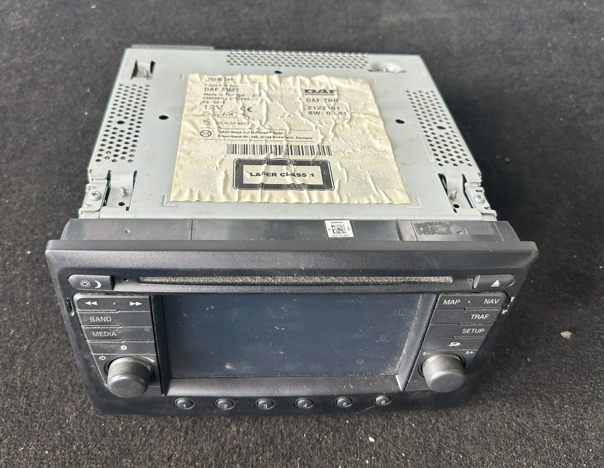 DAF XF 106 ORIGINAL RADIO + MOUNTING BOX - Universalteil: das Bild 2 DAF XF 106 ORIGINAL RADIO + MOUNTING BOX - Universalteil: das Bild 2