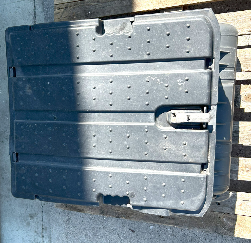 Mercedes AROCS MP4 BATTERY BOX WITH CYLINDERS - Batterie für LKW: das Bild 5 Mercedes AROCS MP4 BATTERY BOX WITH CYLINDERS - Batterie für LKW: das Bild 5