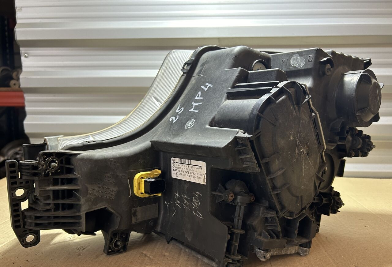 Mercedes-Benz ACTROS MP4 A9608200739 Mercedes-Benz ACTROS MP4 truck - Hauptscheinwerfer für LKW: das Bild 3 Mercedes-Benz ACTROS MP4 A9608200739 Mercedes-Benz ACTROS MP4 truck - Hauptscheinwerfer für LKW: das Bild 3