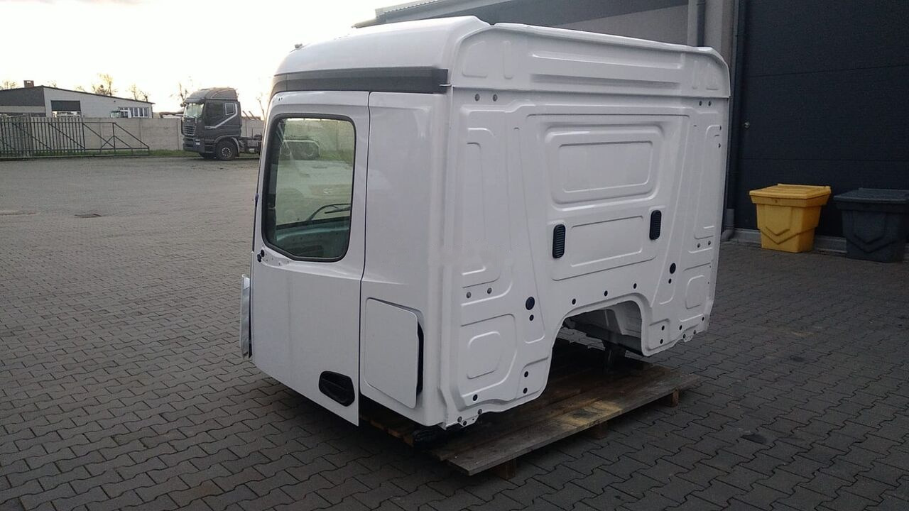 Mercedes-Benz Arocs 8x8 8x6 4x4 6x6 6x4 M Classic Space 320mm Mercedes-Benz AROCS Arocs 8x8 8x6 4x4 6x6 6x4 M Classic Space 320mm truck - Fahrerhaus für LKW: das Bild 3 Mercedes-Benz Arocs 8x8 8x6 4x4 6x6 6x4 M Classic Space 320mm Mercedes-Benz AROCS Arocs 8x8 8x6 4x4 6x6 6x4 M Classic Space 320mm truck - Fahrerhaus für LKW: das Bild 3