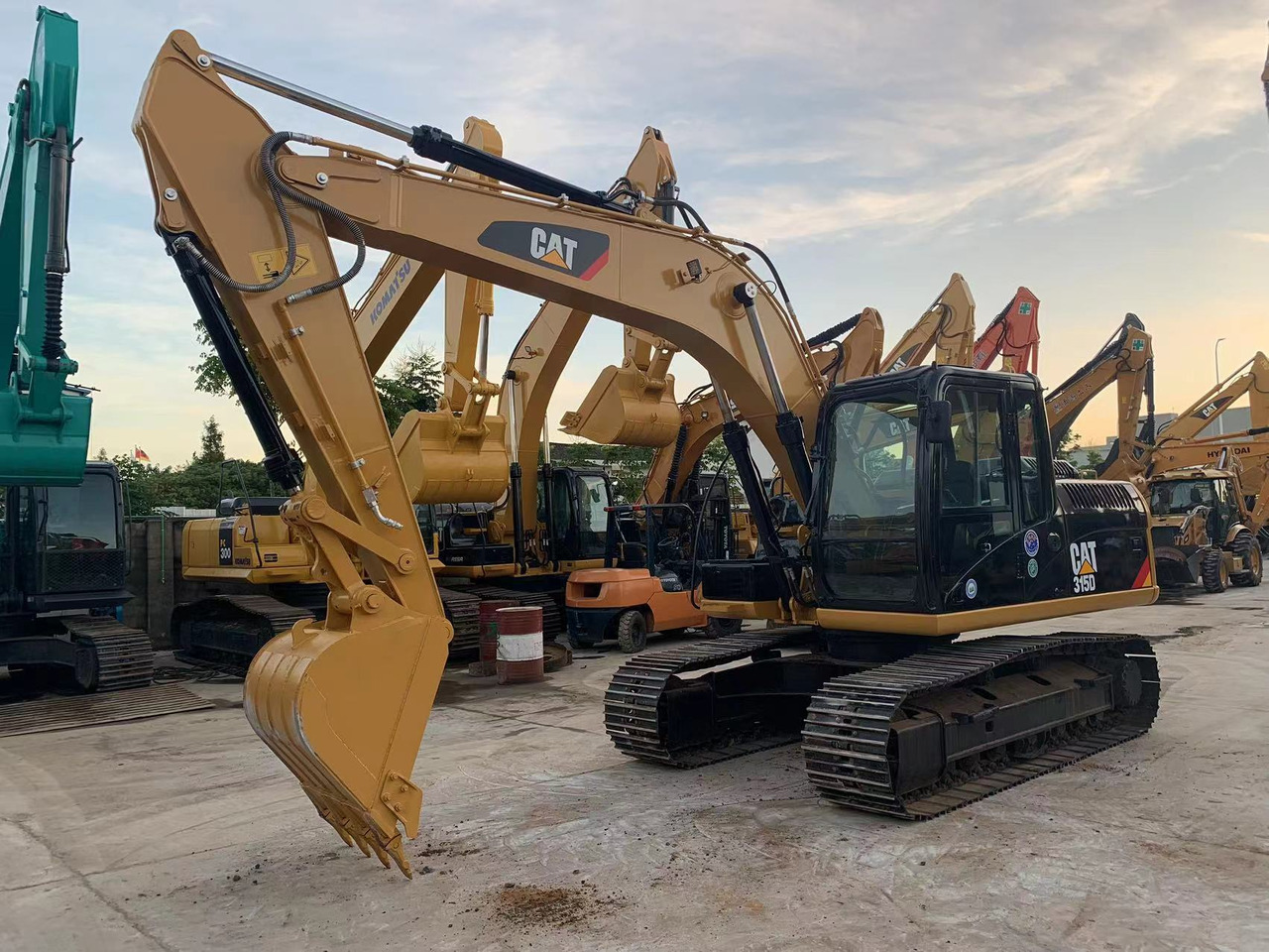 CATERPILLAR Used Excavator CAT 315D 91 kW (122 HP) C4.2 ACERT Engine, 0.8 m³ Bucket, 17,450 kg Operating Weight & Dimensions - Kettenbagger: das Bild 1 CATERPILLAR Used Excavator CAT 315D 91 kW (122 HP) C4.2 ACERT Engine, 0.8 m³ Bucket, 17,450 kg Operating Weight & Dimensions - Kettenbagger: das Bild 1