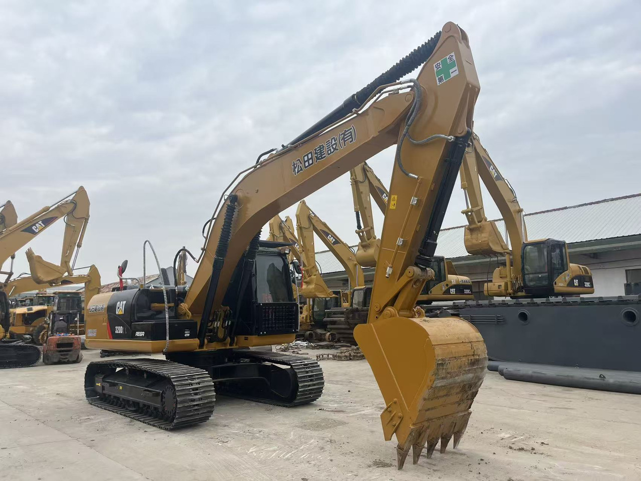 Caterpillar CAT 320D2L Used Excavator with Engine C6.4/C7.1 - Kettenbagger: das Bild 4 Caterpillar CAT 320D2L Used Excavator with Engine C6.4/C7.1 - Kettenbagger: das Bild 4