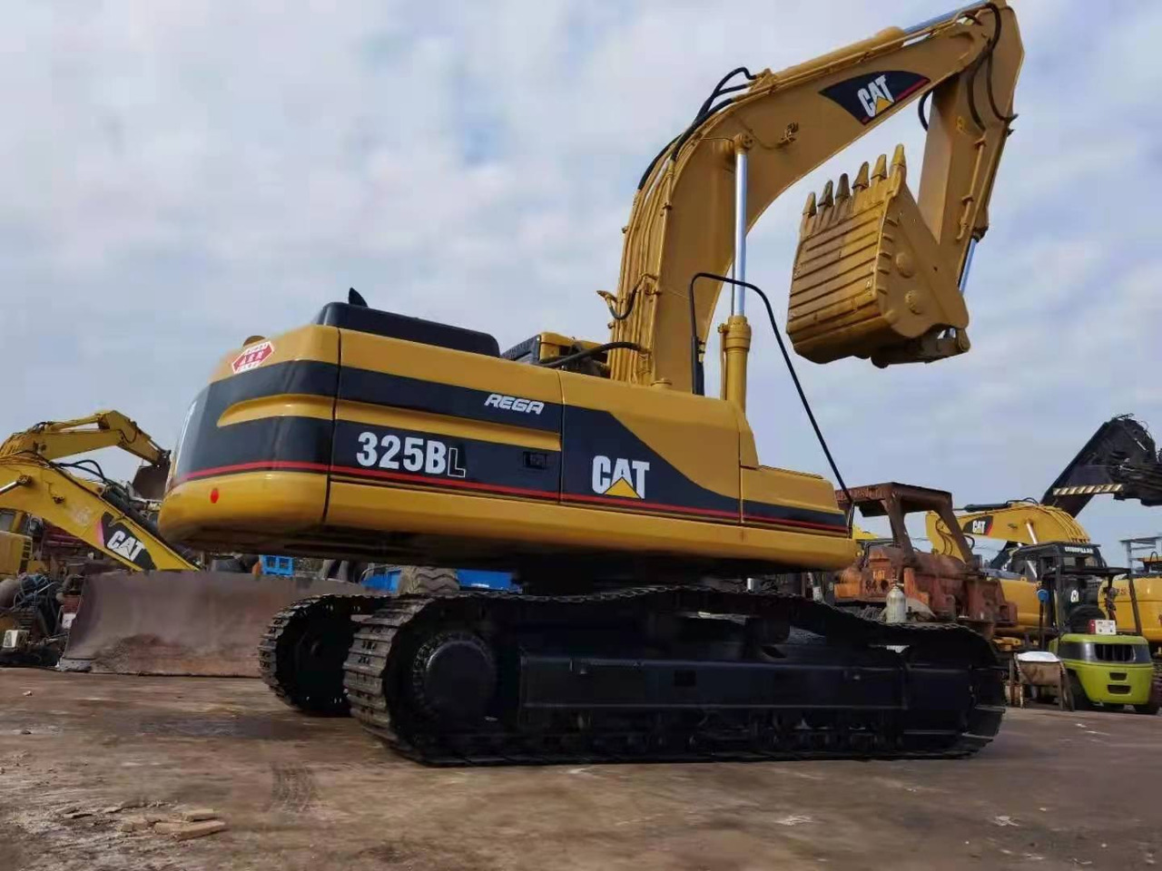 Caterpillar Excavator Secondhand Condition CAT 325BL, 330BL, 320BL - Kettenbagger: das Bild 3 Caterpillar Excavator Secondhand Condition CAT 325BL, 330BL, 320BL - Kettenbagger: das Bild 3