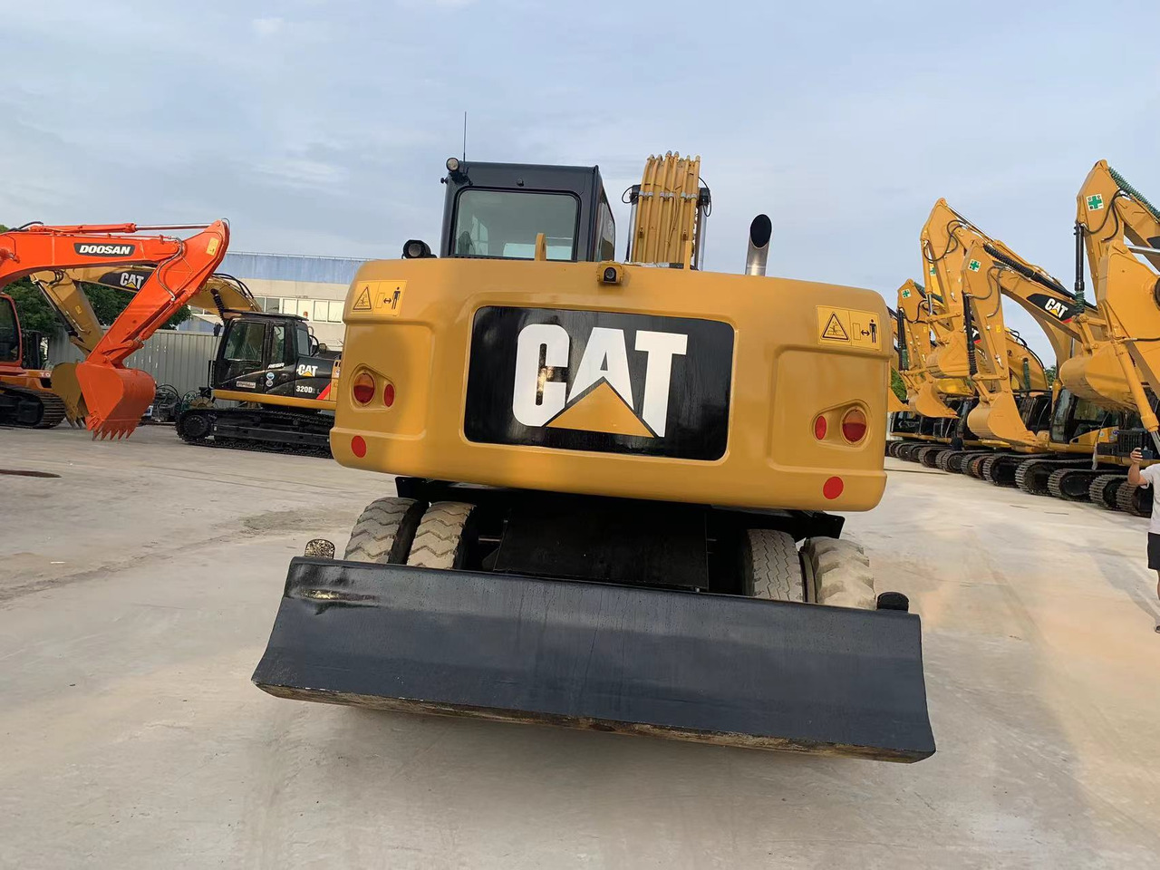 Caterpillar M315D Wheel Excavator Moving by Tires - Mobilbagger: das Bild 4 Caterpillar M315D Wheel Excavator Moving by Tires - Mobilbagger: das Bild 4