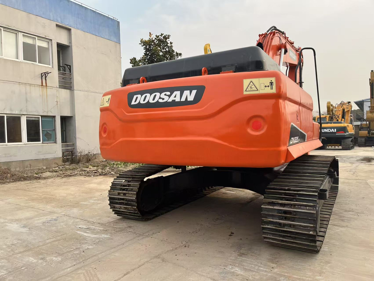Doosan Used Excavator Doosan DX225 - 129kW Doosan DL06 Engine, 1.0m³ Standard Bucket Capacity, 22300kg Operating Weight - Kettenbagger: das Bild 4 Doosan Used Excavator Doosan DX225 - 129kW Doosan DL06 Engine, 1.0m³ Standard Bucket Capacity, 22300kg Operating Weight - Kettenbagger: das Bild 4