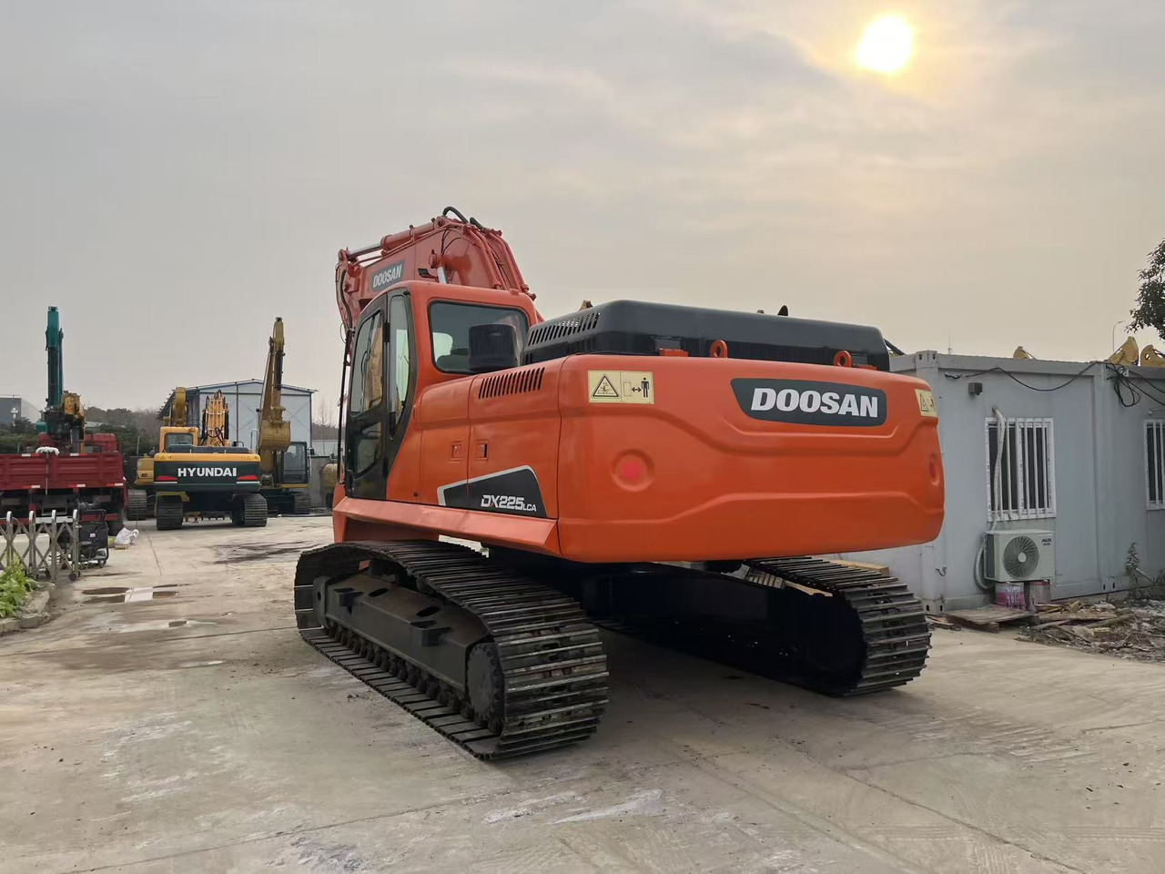 Doosan Used Excavator Doosan DX225 - 129kW Doosan DL06 Engine, 1.0m³ Standard Bucket Capacity, 22300kg Operating Weight - Kettenbagger: das Bild 3 Doosan Used Excavator Doosan DX225 - 129kW Doosan DL06 Engine, 1.0m³ Standard Bucket Capacity, 22300kg Operating Weight - Kettenbagger: das Bild 3