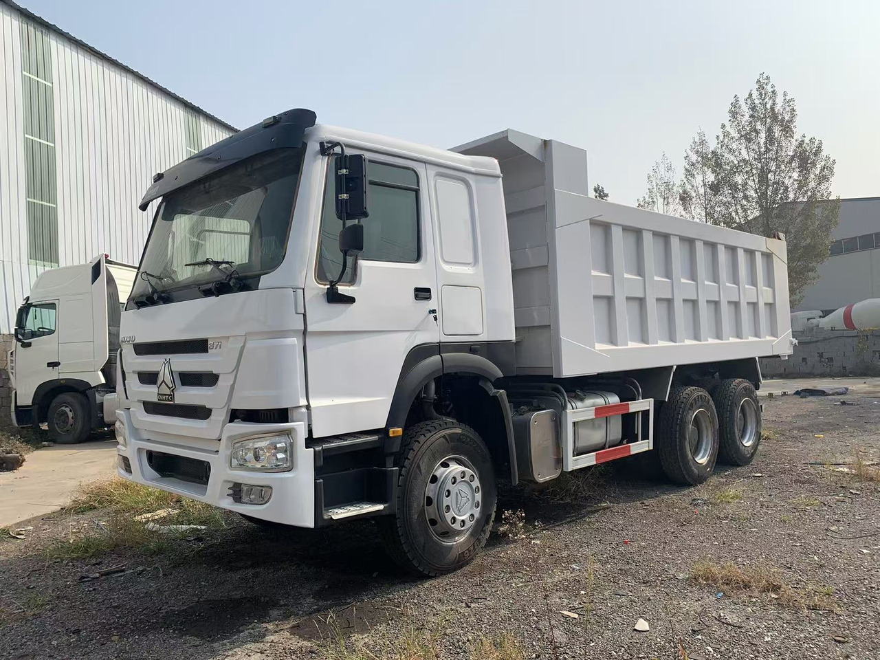 Howo Heavy-Duty 371HP Howo 6×4 Dump Truck 18.5T Payload 14-18m³ U-Shaped Body with ABS - Kipper: das Bild 2 Howo Heavy-Duty 371HP Howo 6×4 Dump Truck 18.5T Payload 14-18m³ U-Shaped Body with ABS - Kipper: das Bild 2