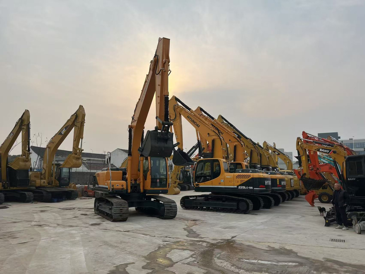 Hyundai Used Excavator Hyundai R220LC-9S $18,000-$26,800 | 22t Weight 0.92m³ Bucket Capacity - Kettenbagger: das Bild 1 Hyundai Used Excavator Hyundai R220LC-9S $18,000-$26,800 | 22t Weight 0.92m³ Bucket Capacity - Kettenbagger: das Bild 1