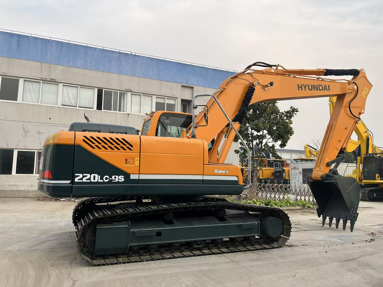 Hyundai Used Excavator Hyundai R220LC-9S $18,000-$26,800 | 22t Weight 0.92m³ Bucket Capacity - Kettenbagger: das Bild 2 Hyundai Used Excavator Hyundai R220LC-9S $18,000-$26,800 | 22t Weight 0.92m³ Bucket Capacity - Kettenbagger: das Bild 2