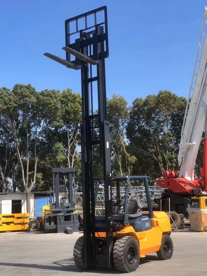 Toyota 5 ton Forklift Good Price FD50 with Side Shifter - Dieselstapler: das Bild 2 Toyota 5 ton Forklift Good Price FD50 with Side Shifter - Dieselstapler: das Bild 2
