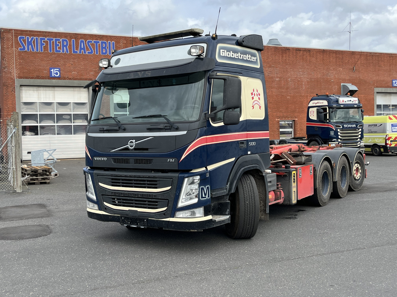 Volvo FM 500 8x4 - Abrollkipper: das Bild 2 Volvo FM 500 8x4 - Abrollkipper: das Bild 2