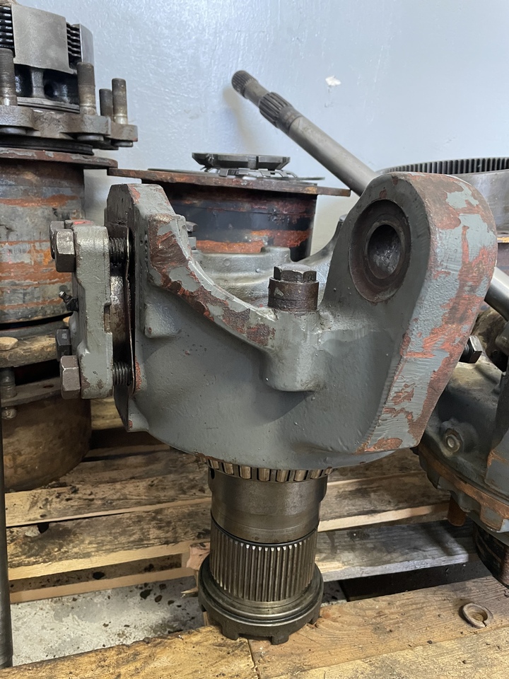 LIEBHERR A900C - Achsschenkel für Mobilbagger: das Bild 1 LIEBHERR A900C - Achsschenkel für Mobilbagger: das Bild 1