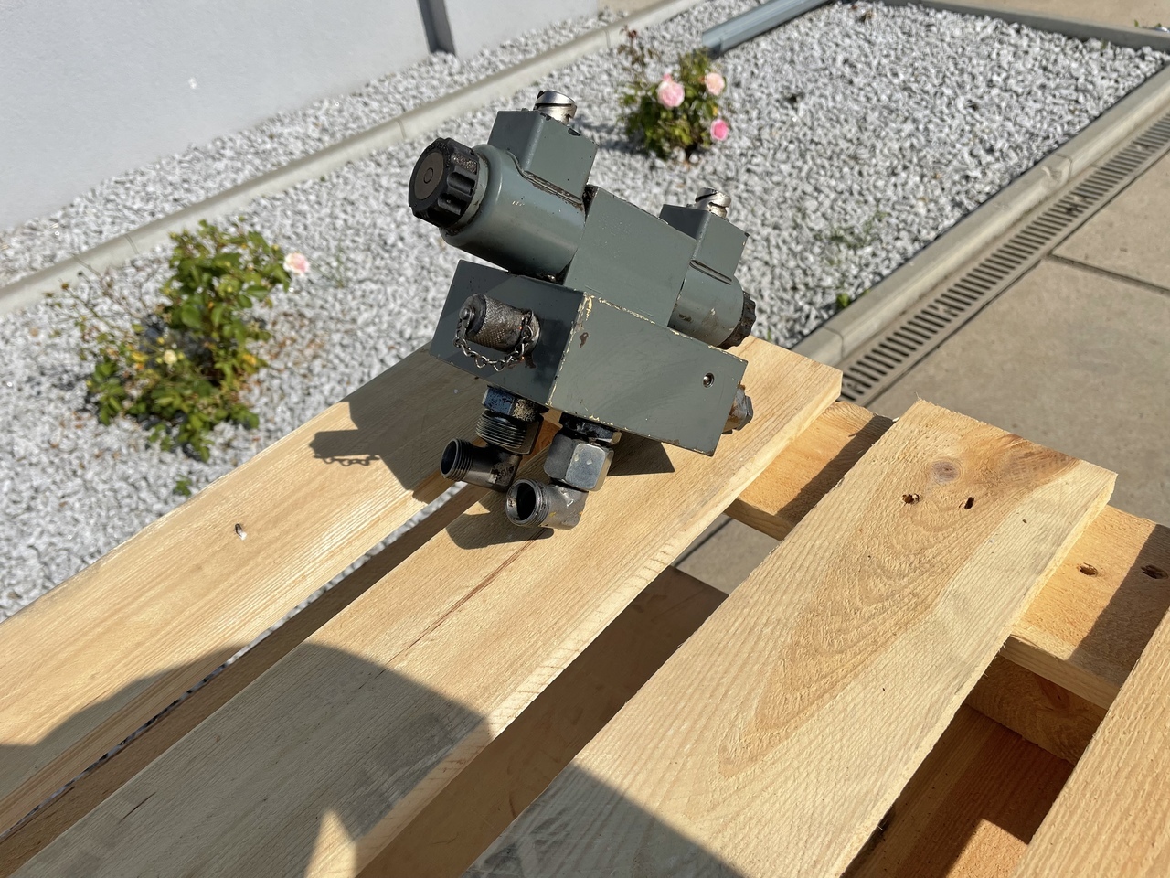 LIEBHERR R906 - Hydraulik ventil: das Bild 1 LIEBHERR R906 - Hydraulik ventil: das Bild 1