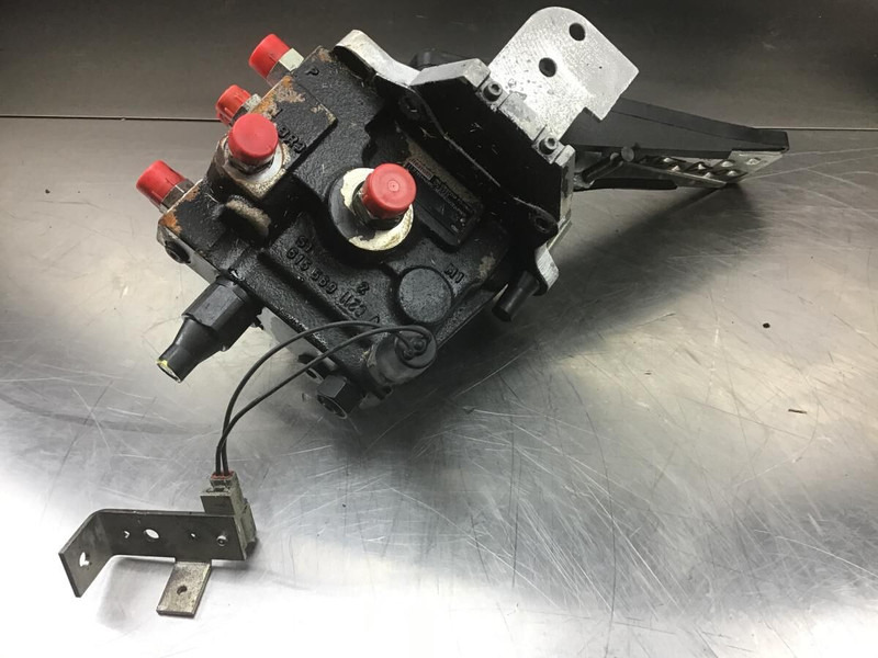 Liebherr Brake Compact Block - Pedal: das Bild 2 Liebherr Brake Compact Block - Pedal: das Bild 2