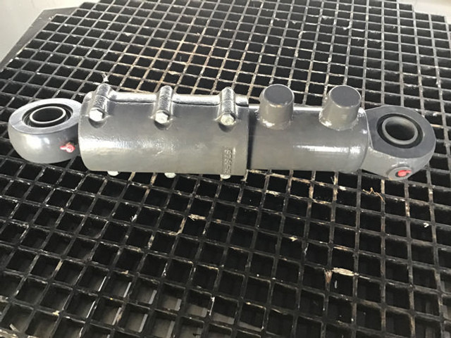 Liebherr Gm64/GM65 - Hydraulikzylinder: das Bild 1 Liebherr Gm64/GM65 - Hydraulikzylinder: das Bild 1