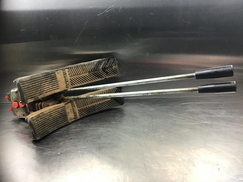 Liebherr Pilot Control Unit - Pedal: das Bild 3 Liebherr Pilot Control Unit - Pedal: das Bild 3