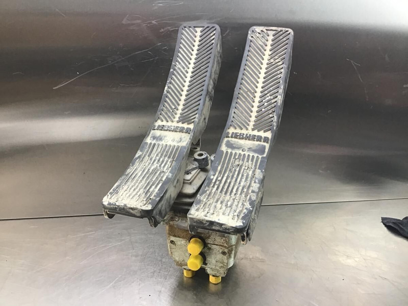 Liebherr Pilot Control Unit - Pedal: das Bild 1 Liebherr Pilot Control Unit - Pedal: das Bild 1