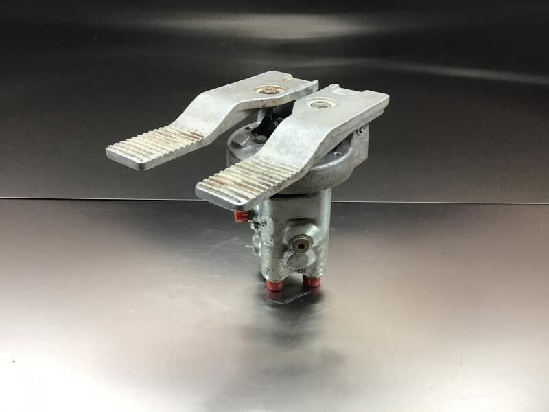 Liebherr Pilot Control Unit - Pedal: das Bild 1 Liebherr Pilot Control Unit - Pedal: das Bild 1