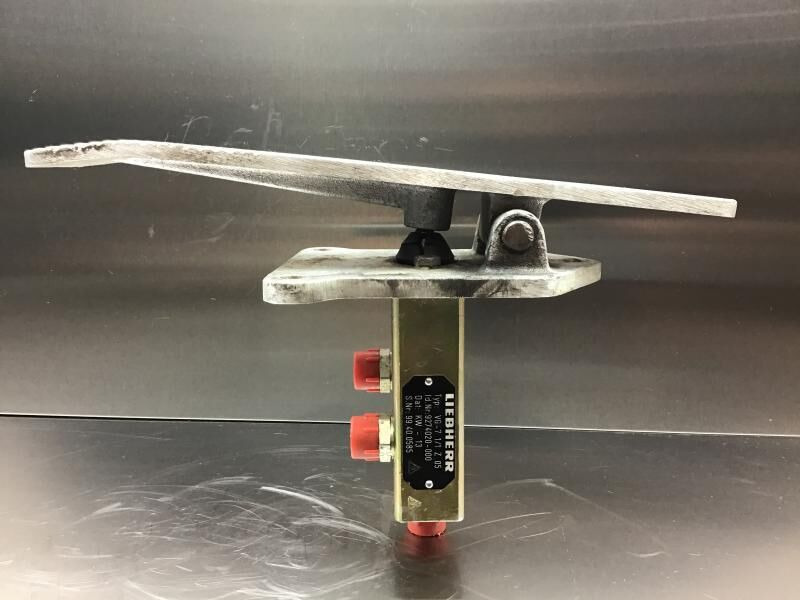 Liebherr Pilot Control Unit - Pedal: das Bild 3 Liebherr Pilot Control Unit - Pedal: das Bild 3