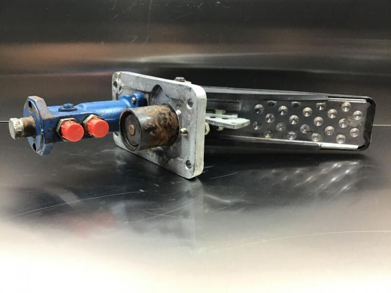 Liebherr Pilot Control Unit - Pedal: das Bild 2 Liebherr Pilot Control Unit - Pedal: das Bild 2