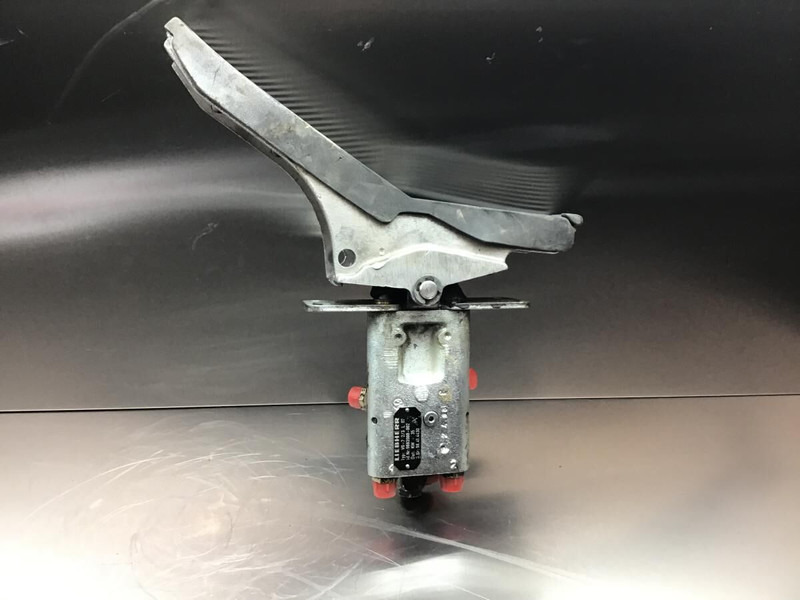 Liebherr Pilot Control Unit - Pedal: das Bild 1 Liebherr Pilot Control Unit - Pedal: das Bild 1