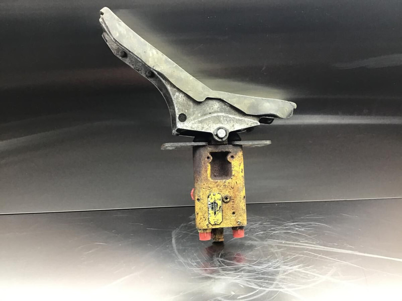 Liebherr Pilot Control Unit - Pedal: das Bild 1 Liebherr Pilot Control Unit - Pedal: das Bild 1