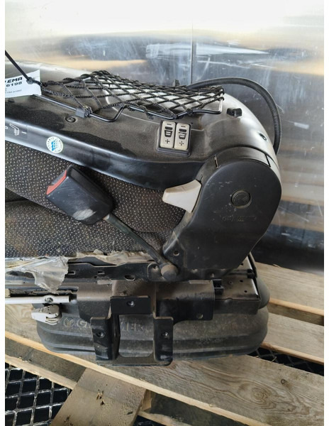 Liebherr R926 COMP - Sitz: das Bild 2 Liebherr R926 COMP - Sitz: das Bild 2