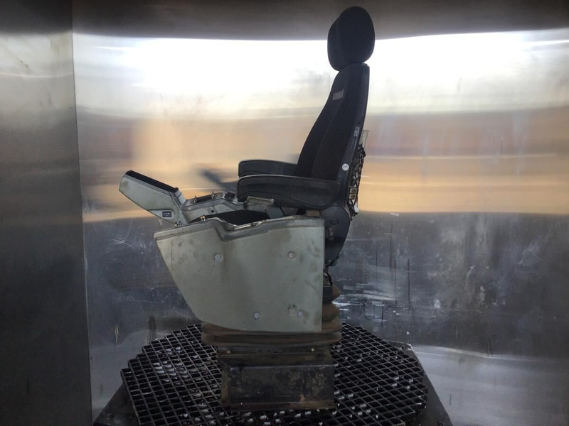 Liebherr R926 COMP / R946 LC / R946 LC-V - Sitz: das Bild 3 Liebherr R926 COMP / R946 LC / R946 LC-V - Sitz: das Bild 3