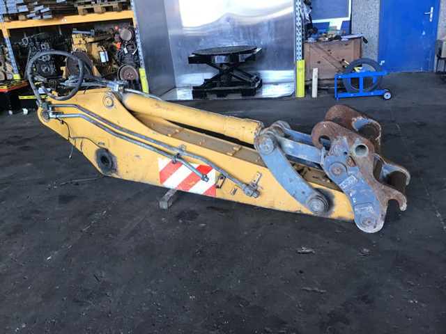 Liebherr Stick 2,4 M - Karosserie und Außen: das Bild 1 Liebherr Stick 2,4 M - Karosserie und Außen: das Bild 1