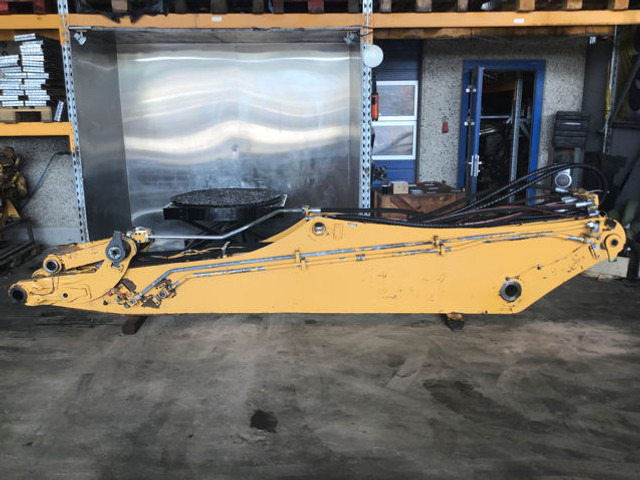 Liebherr Stick 3,9 M - Karosserie und Außen: das Bild 1 Liebherr Stick 3,9 M - Karosserie und Außen: das Bild 1