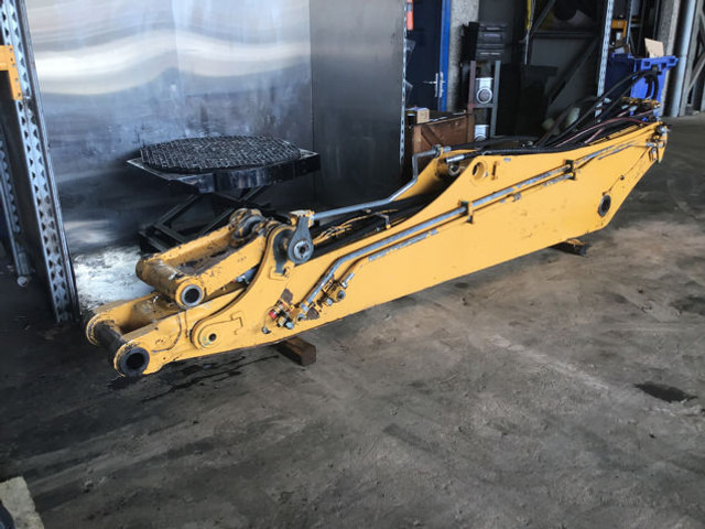 Liebherr Stick 3,9 M - Karosserie und Außen: das Bild 2 Liebherr Stick 3,9 M - Karosserie und Außen: das Bild 2