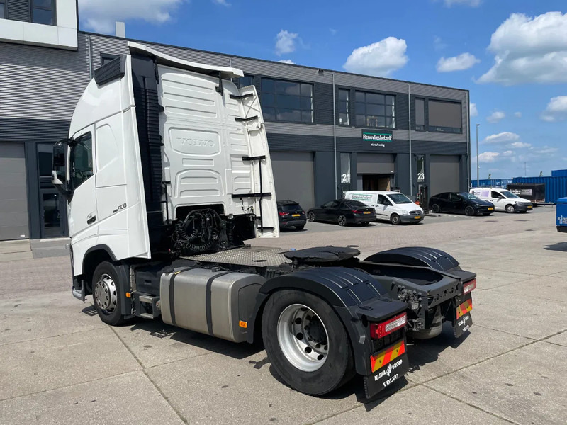 Volvo FH 13.500 Globetrotter XL / I-parkCool / 2x Tank - Sattelzugmaschine: das Bild 4 Volvo FH 13.500 Globetrotter XL / I-parkCool / 2x Tank - Sattelzugmaschine: das Bild 4